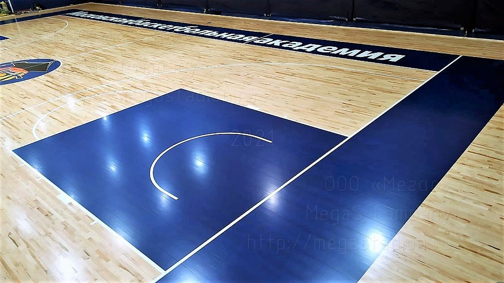 Новый спортивный паркет в зале Московской Баскетбольной Академии